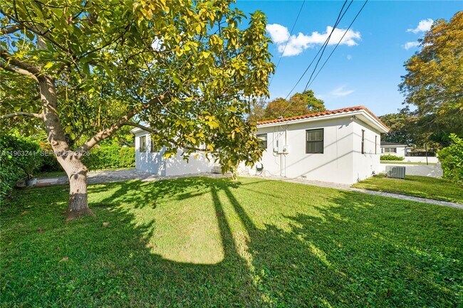 Foto del edificio - 6060 SW 16th Terrace