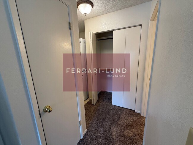Foto del edificio - ?? Loft Style Townhome in Reno - Kay DeAlba Property! ??