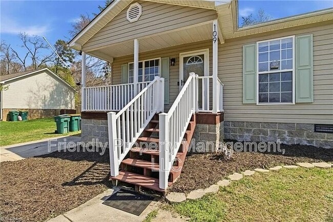 Building Photo - 109 Lonesome Rd