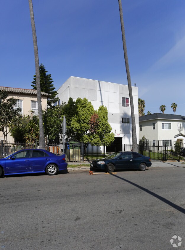 Building Photo - 917 S Mariposa Ave
