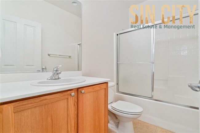 Foto del edificio - "Charming 3-Bed Haven with 1,718 Sq. Ft. of Comfort in Sun City Aliante!"