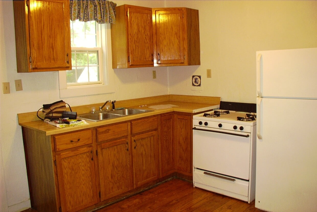 Primary Photo - 106 N High St