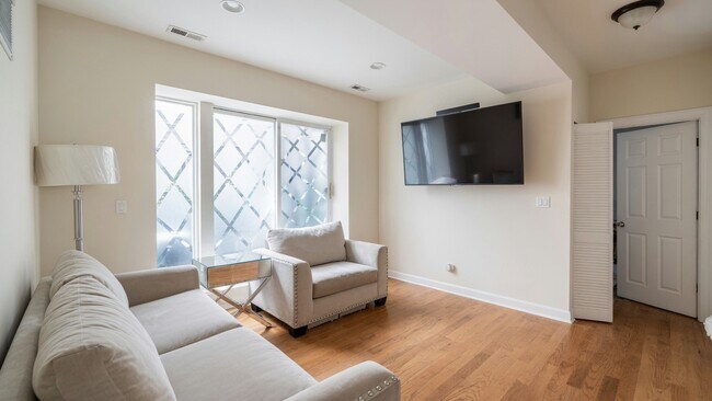Foto del edificio - 3348 W Wilson Ave