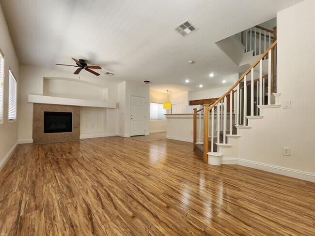 Building Photo - Beautiful 1400+ sq ft.  3 bedroom ~ UPGRADED!