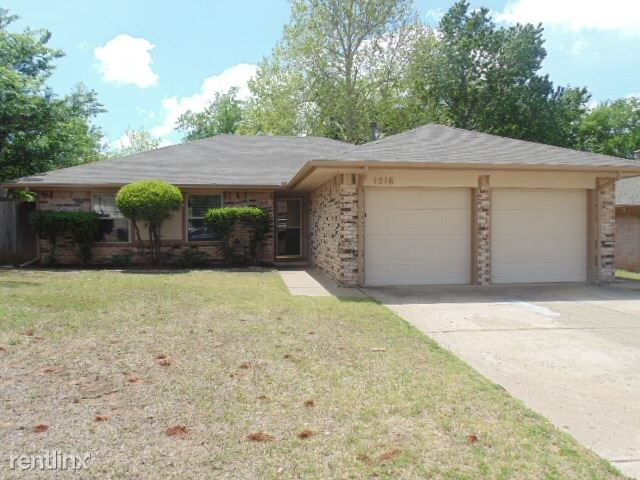 Primary Photo - 3 br, 2 bath House - 1516 E Main St