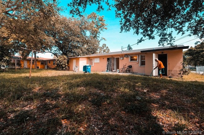 Building Photo - 1121 NW 100th Terrace