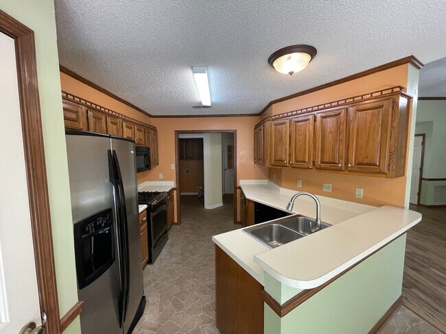 Building Photo - Corner lot located in desirable Southaven.