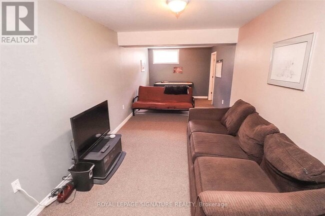 Building Photo - 329 Spillsbury Dr