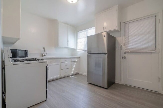 Photo - 4044 West Boulevard Apartment