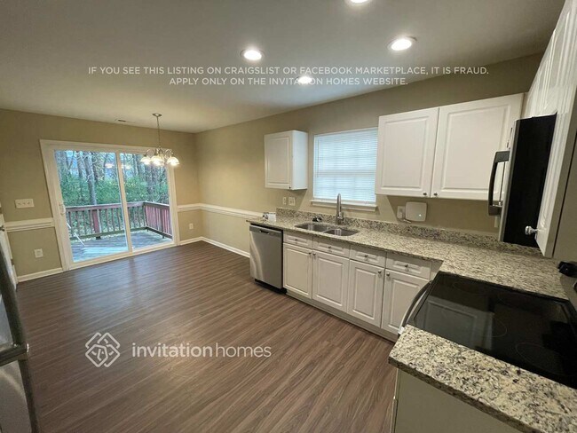 Foto del edificio - 9915 Travis Floyd Ln