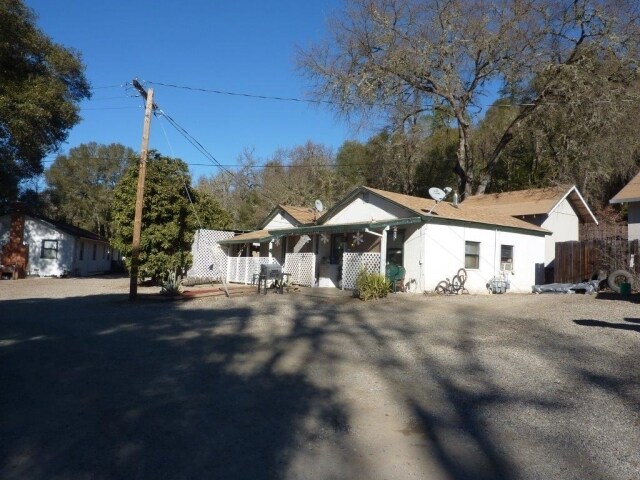 Primary Photo - 700 Lone Pine Dr