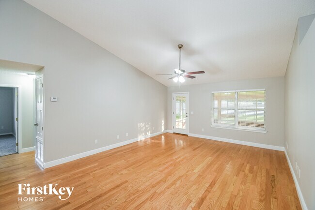 Building Photo - 121 The Vinings Dr
