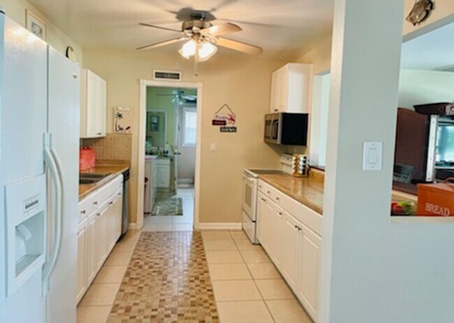 Building Photo - 3 br, 2 bath House - 1665 Meadow Lark Lane