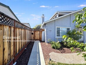 Building Photo - 1408 Sieta Ct
