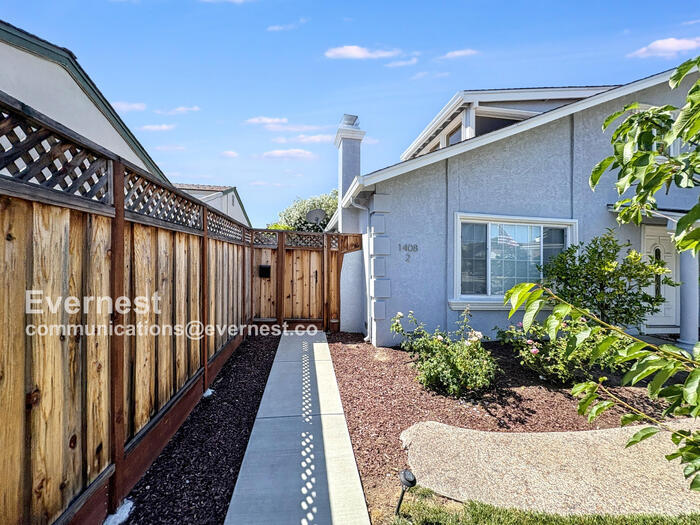 Primary Photo - 1408 Sieta Ct