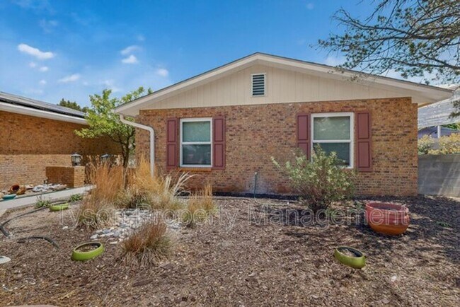 Foto del edificio - 8301 Cherry Hills Dr NE