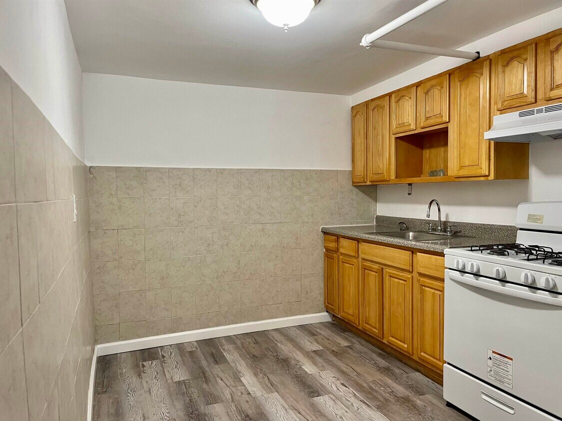 197 Lafayette Pl Unit D1, Englewood, NJ 07631 Condo for Rent in