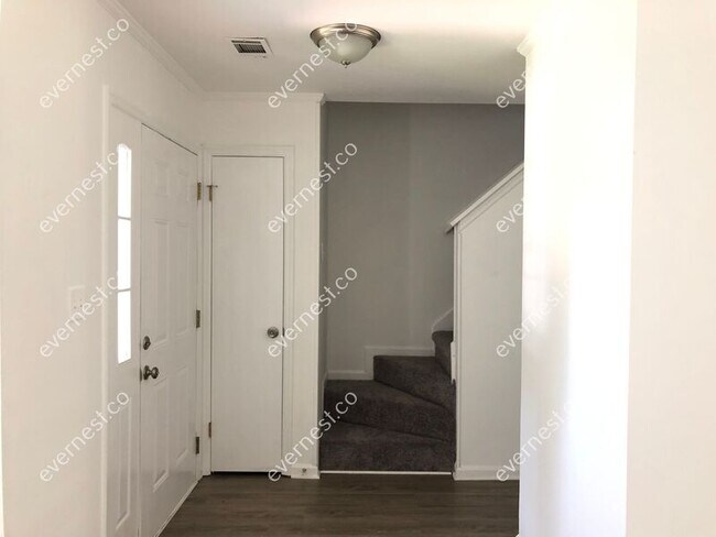Building Photo - 8558 Westchester Dr