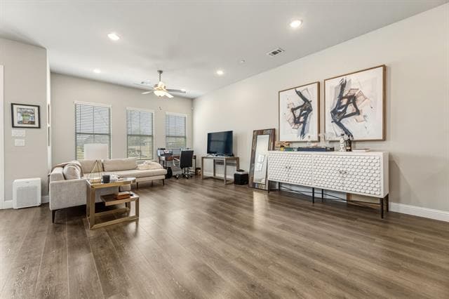 Building Photo - 4937 Barcelona Ave