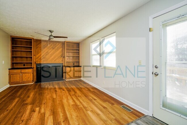 Building Photo - REDUCED!
