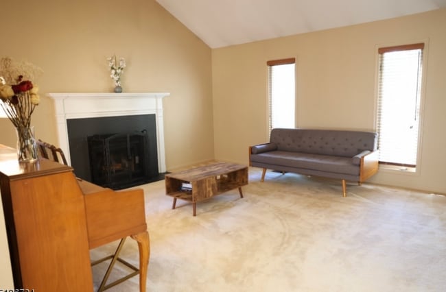 Building Photo - 45 Aspen Dr