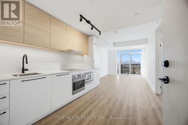 Photo du bâtiment - 1050 Eastern Ave