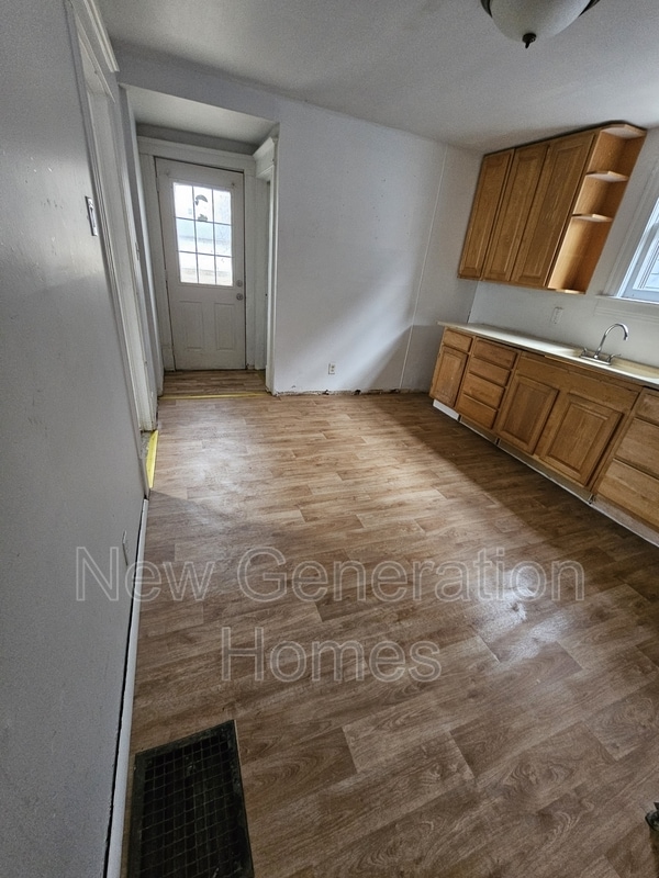 Building Photo - 1913 E Prairie Ave