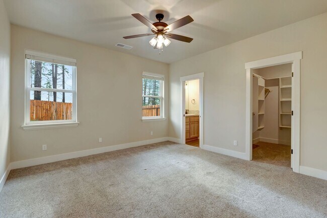 Foto del edificio - Beautiful 3 Bedroom Home Close to Billie Park in Paradise!