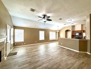 Building Photo - 10022 Driftwood Park Dr