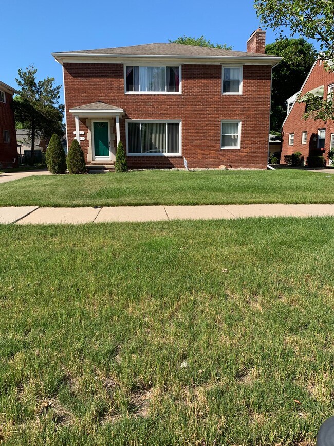 Front - 2180 Vernier Rd