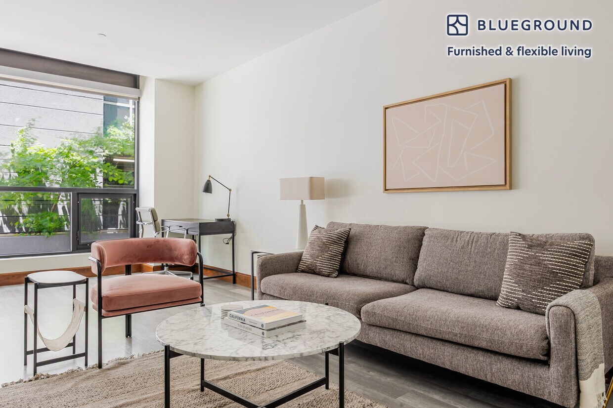 Foto principal - 110 W Ocean Blvd