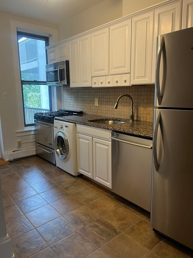 Primary Photo - 608 Madison St