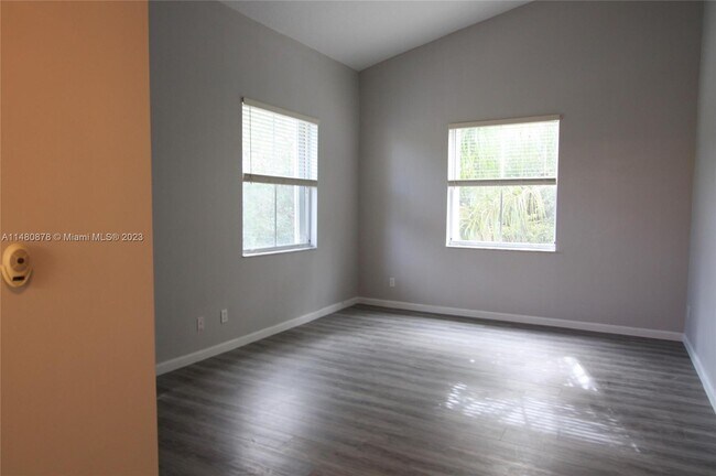 Foto del edificio - 619 E Sheridan St