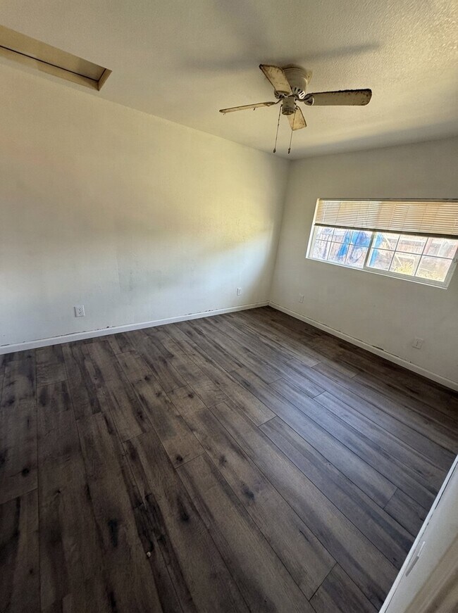 Foto del edificio - 3887 N Ryde Ave