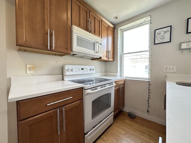 Building Photo - 836 Huntington Ave