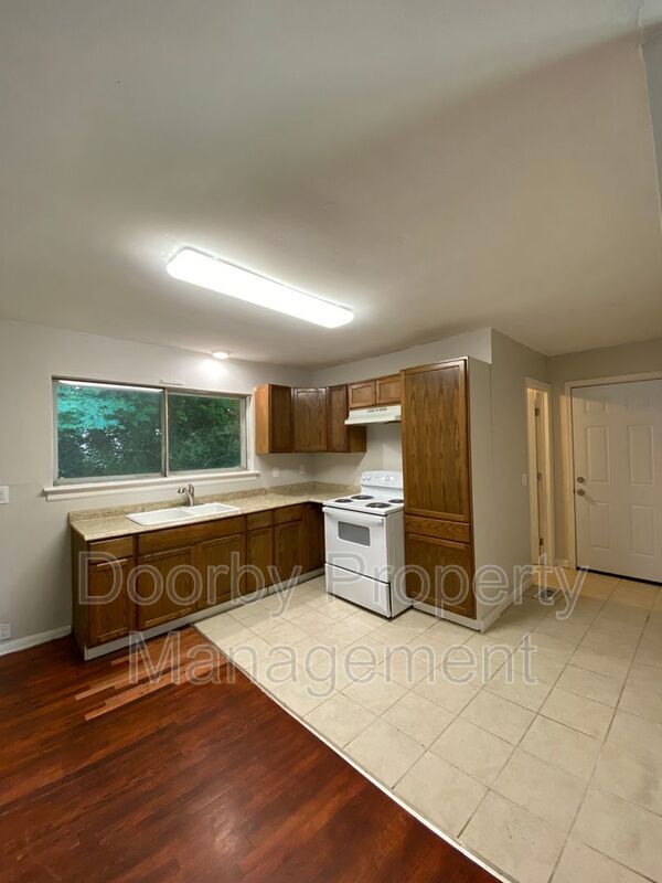 Foto del edificio - 1808 Parkway Drive