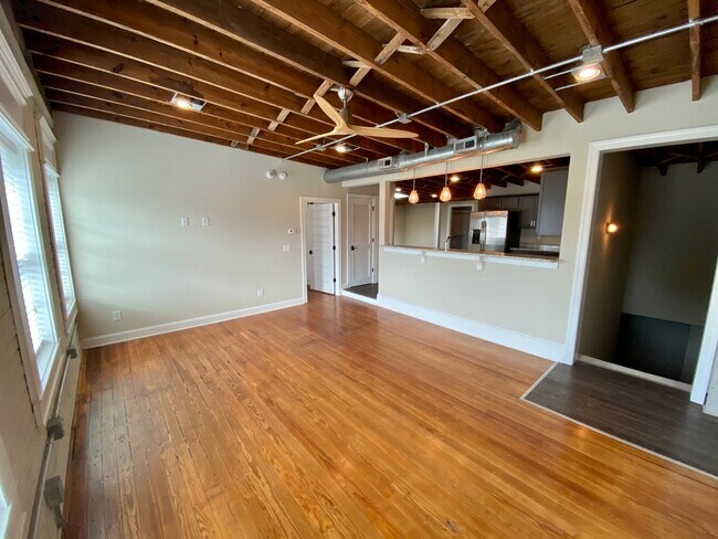 Foto del edificio - 718 Dickinson Ave