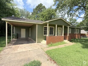 Building Photo - 3015 Shadow Lawn Dr NW