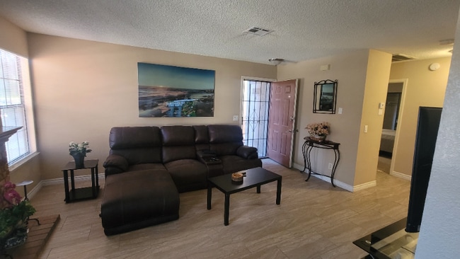 Foto del edificio - 5576 W Rochelle Ave.