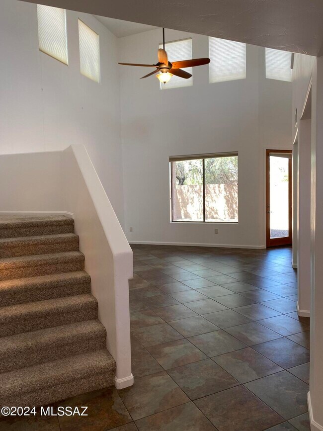 Building Photo - 653 N. Encanto Village Way
