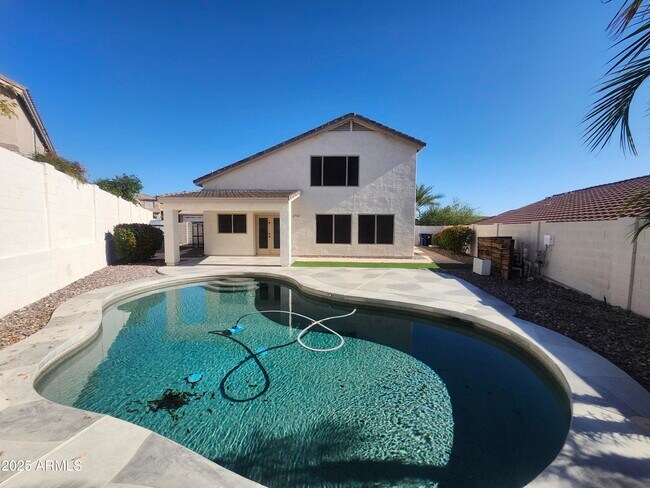 Foto del edificio - 15846 S 17th Ln