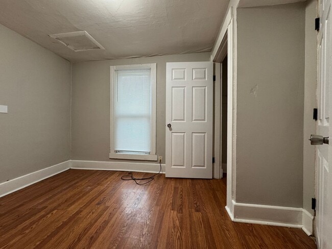 Building Photo - 339 5th St