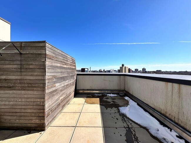 Foto del edificio - 951 Madison St
