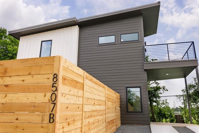 Foto del edificio - 8507 Hathaway Dr
