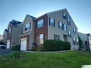 Building Photo - 5215 Spring Ridge Dr E