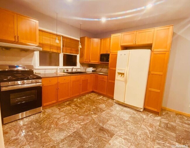 Foto del edificio - 147-37 Elm Ave