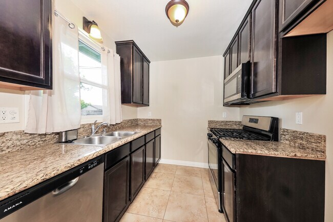 Foto del edificio - 4765 Sunnyside Dr