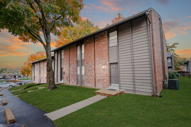 Exterior 3BD Townhome - Cypress Village Apartments