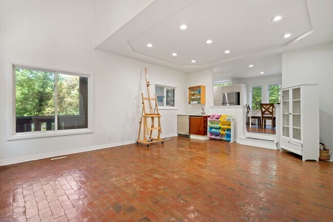 Foto del edificio - Amazing 4 bedroom 3.5 bath home in the hea...