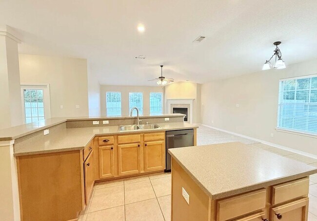 Foto del edificio - Spacious 4-Bedroom Home – Tanglewood!